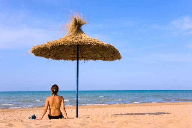 STRANDLIV: Tunisia byr på 30 mil med langstrakte strender. Foto: Keren Su/China Span / Alamy/All STRANDLIV: Tunisia byr på 30 mil med langstrakte strender. Foto: Keren Su/China Span / Alamy/All